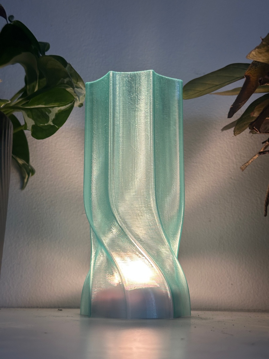 Elegant Twisting Lampshade