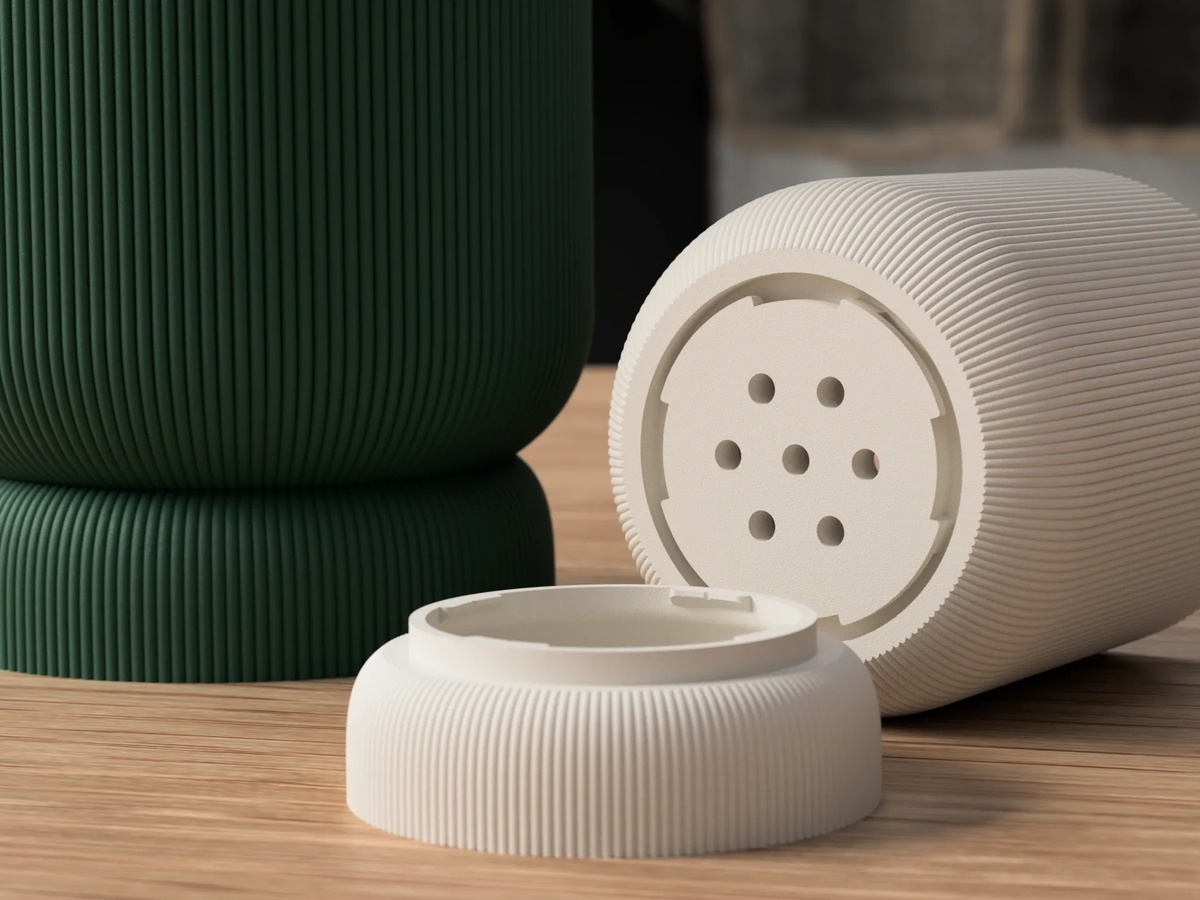 Planter with Twist and Lock drip tray